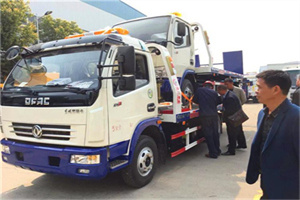 小金汽车道路救援拖车价格